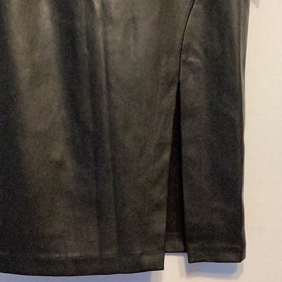 Forever 21 faux leather straight skirt size xs - Picture 2 of 8
